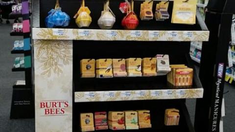 Burt's Bee's 'Give The Gift' Endcap